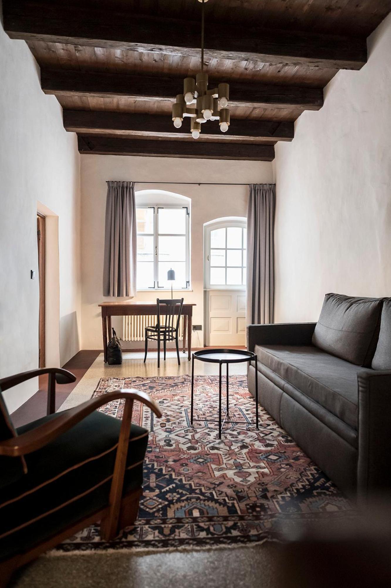 Отель Goldenstern Townhouse Больцано Экстерьер фото