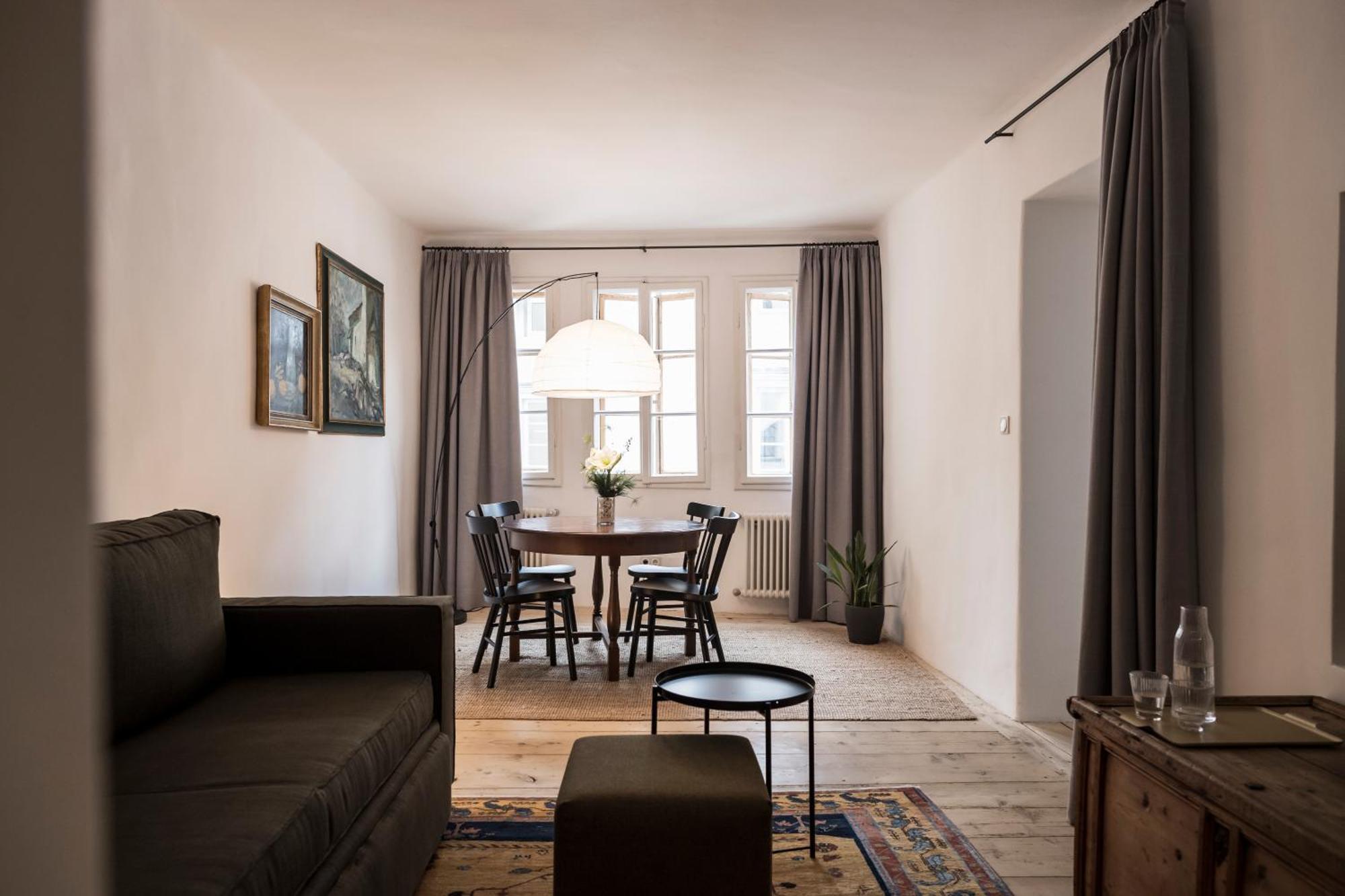 Отель Goldenstern Townhouse Больцано Экстерьер фото