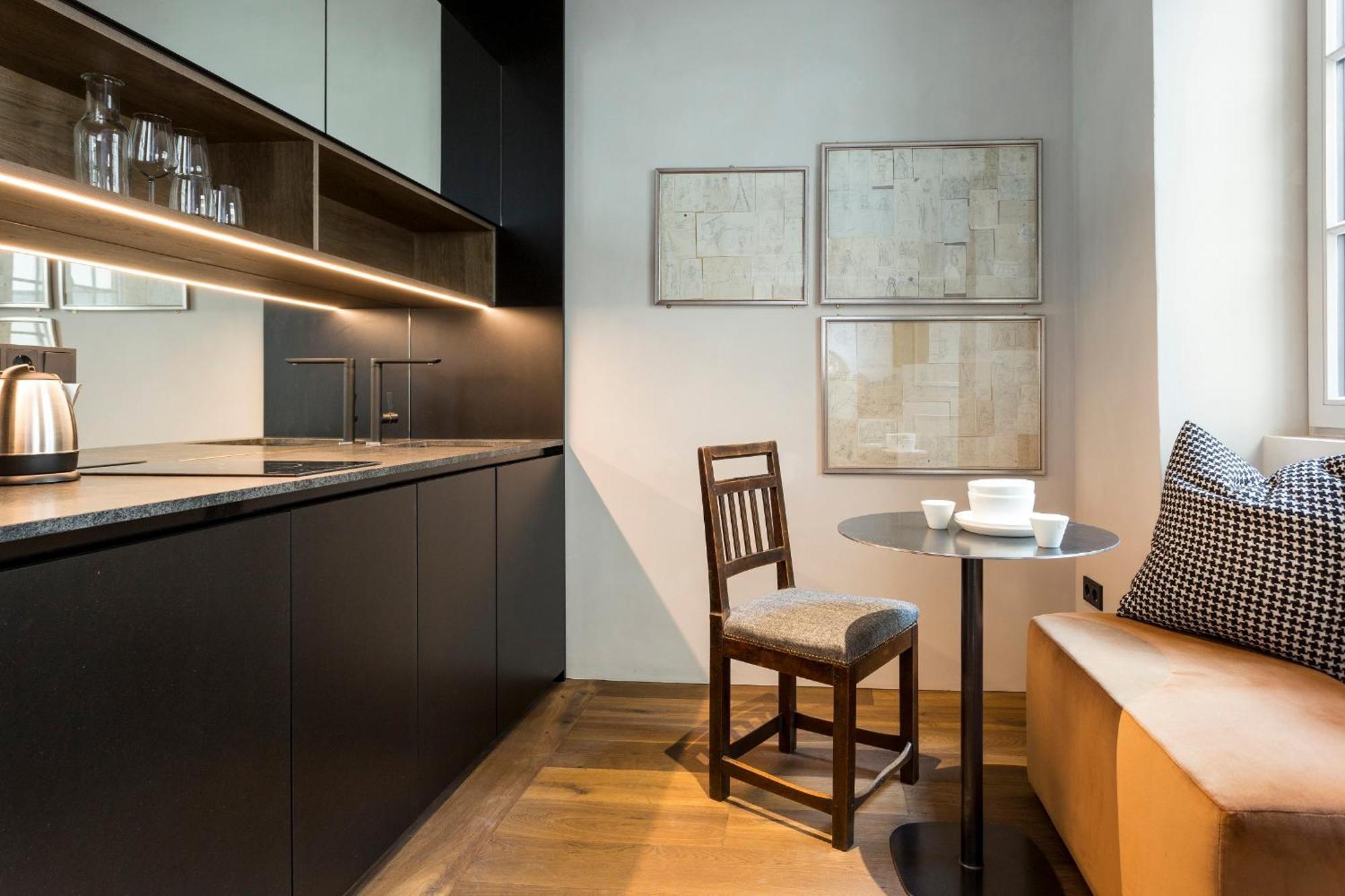 Отель Goldenstern Townhouse Больцано Экстерьер фото